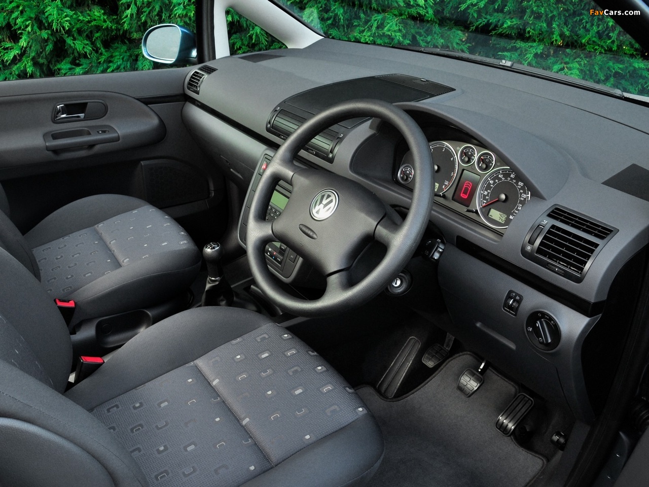 Volkswagen Sharan UK-spec 2004–10 pictures (1280 x 960)