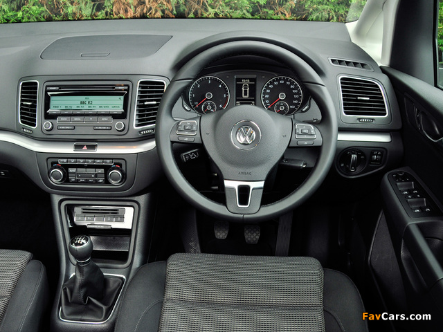 Volkswagen Sharan UK-spec 2010 images (640 x 480)
