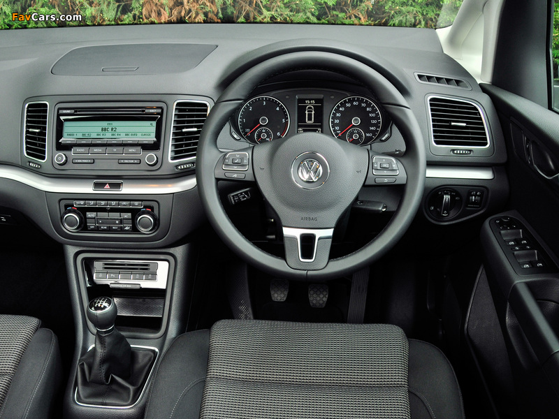 Volkswagen Sharan UK-spec 2010 images (800 x 600)