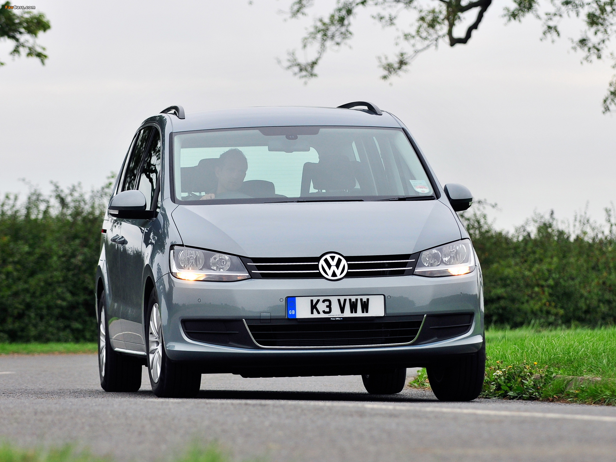 Volkswagen Sharan UK-spec 2010 pictures (2048 x 1536)