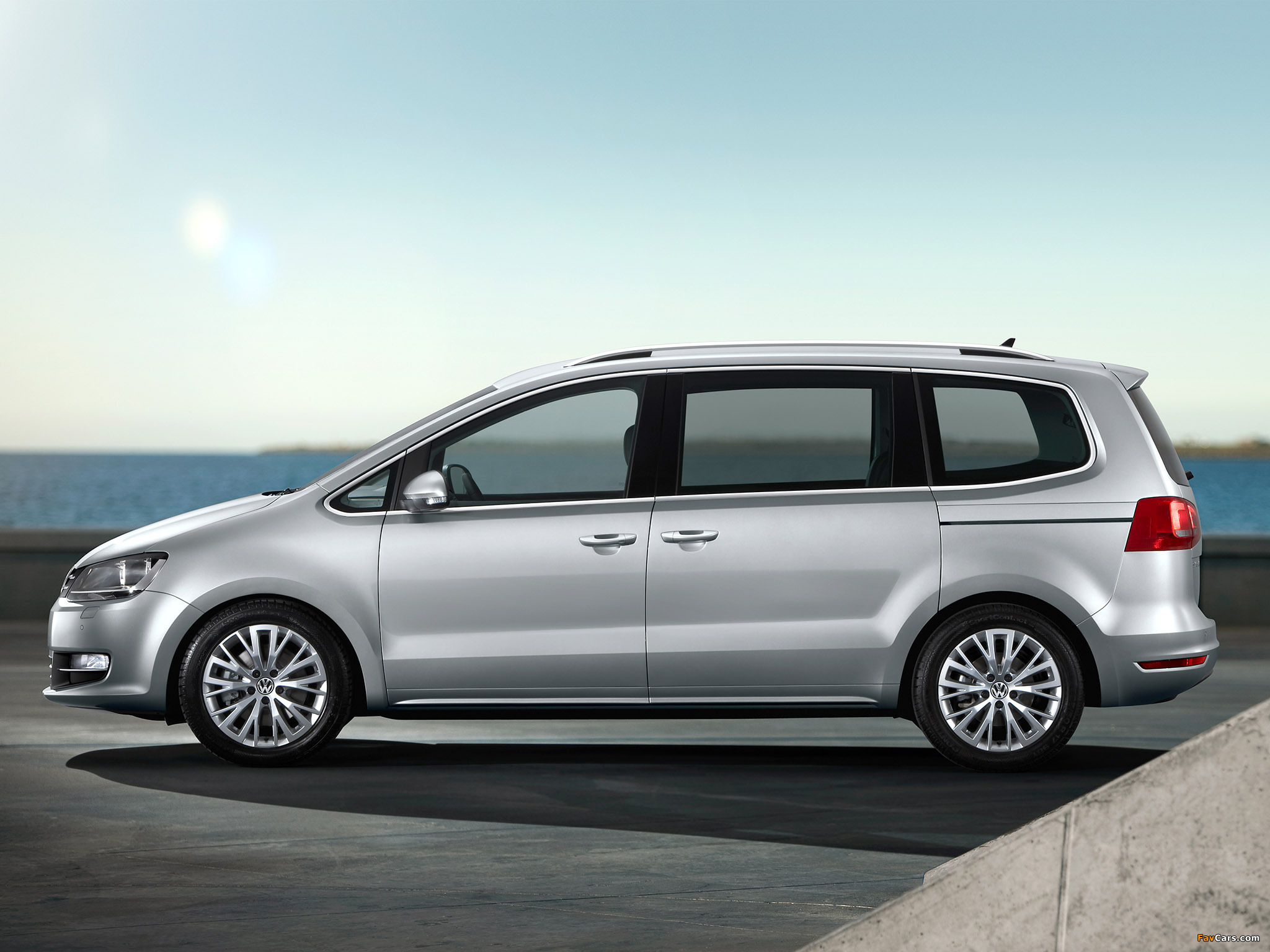 Volkswagen Sharan 2010 wallpapers (2048 x 1536)