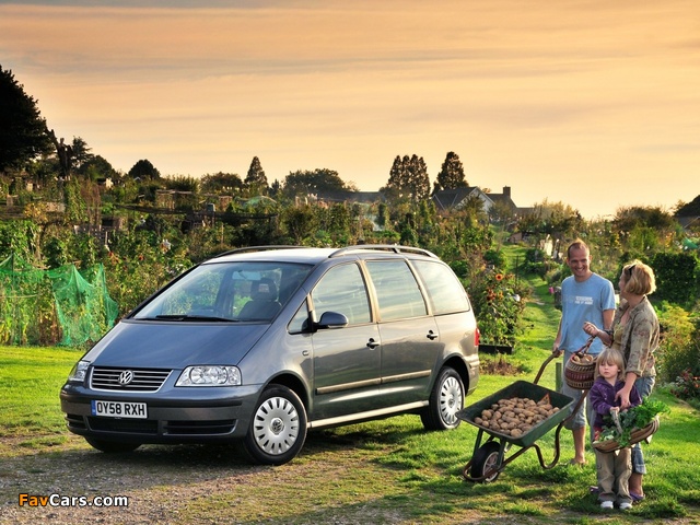 Volkswagen Sharan UK-spec 2004–10 wallpapers (640 x 480)