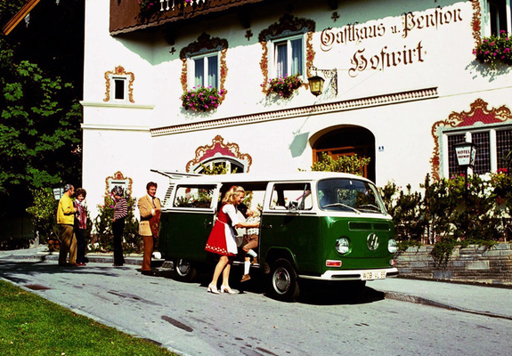 Photos of Volkswagen T2 Bus 1967–72