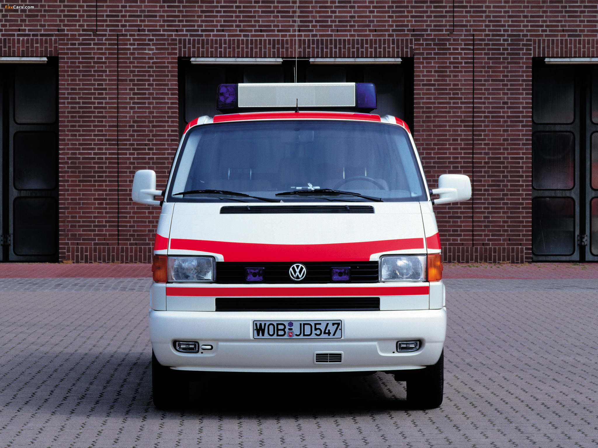 Pictures of Volkswagen T4 Transporter Ambulance 1990–2003 (2048 x 1536)