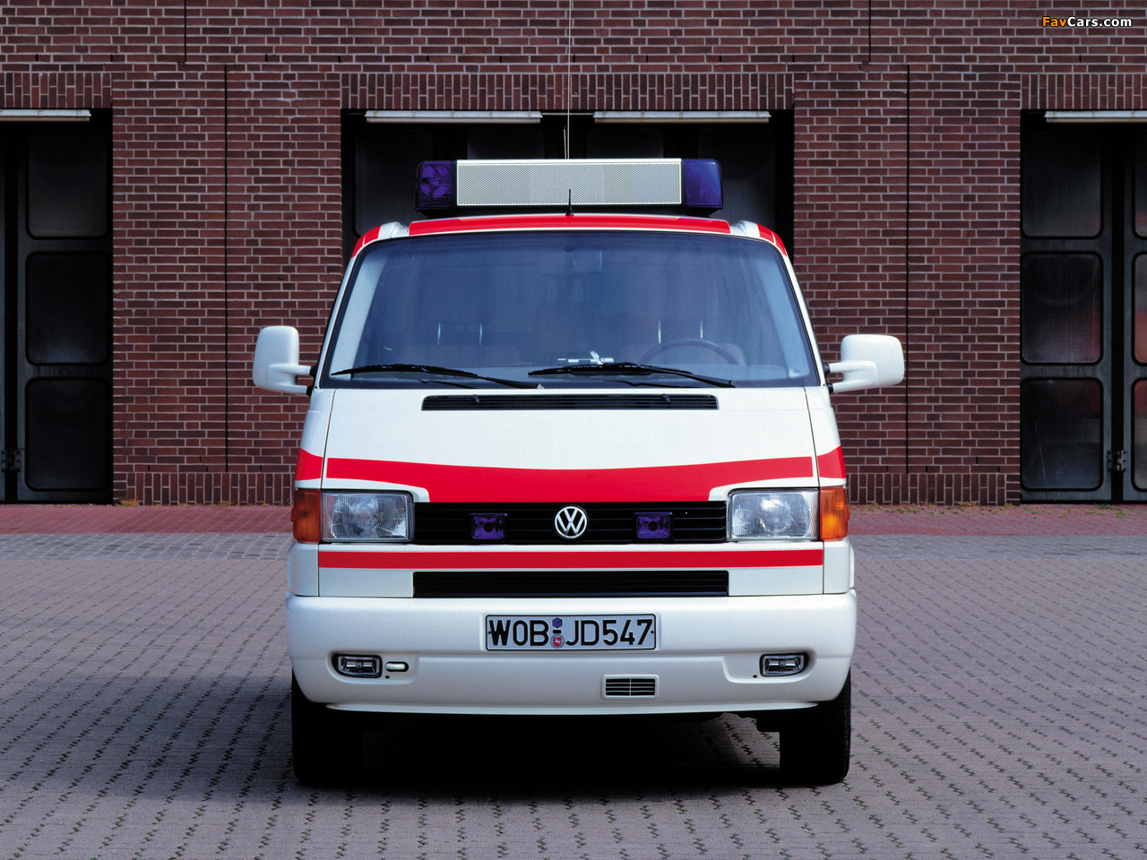 Pictures of Volkswagen T4 Transporter Ambulance 1990–2003 (1280 x 960)