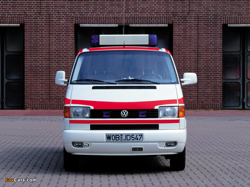 Pictures of Volkswagen T4 Transporter Ambulance 1990–2003 (800 x 600)