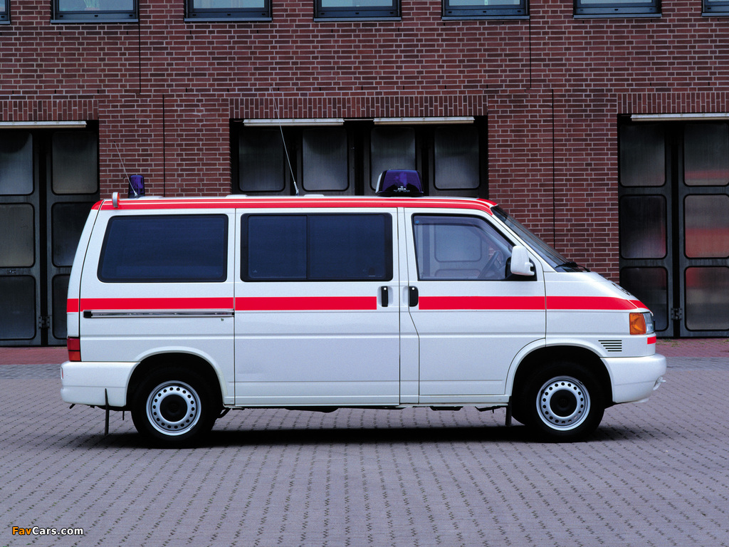 Volkswagen T4 Transporter Ambulance 1990–2003 photos (1024 x 768)