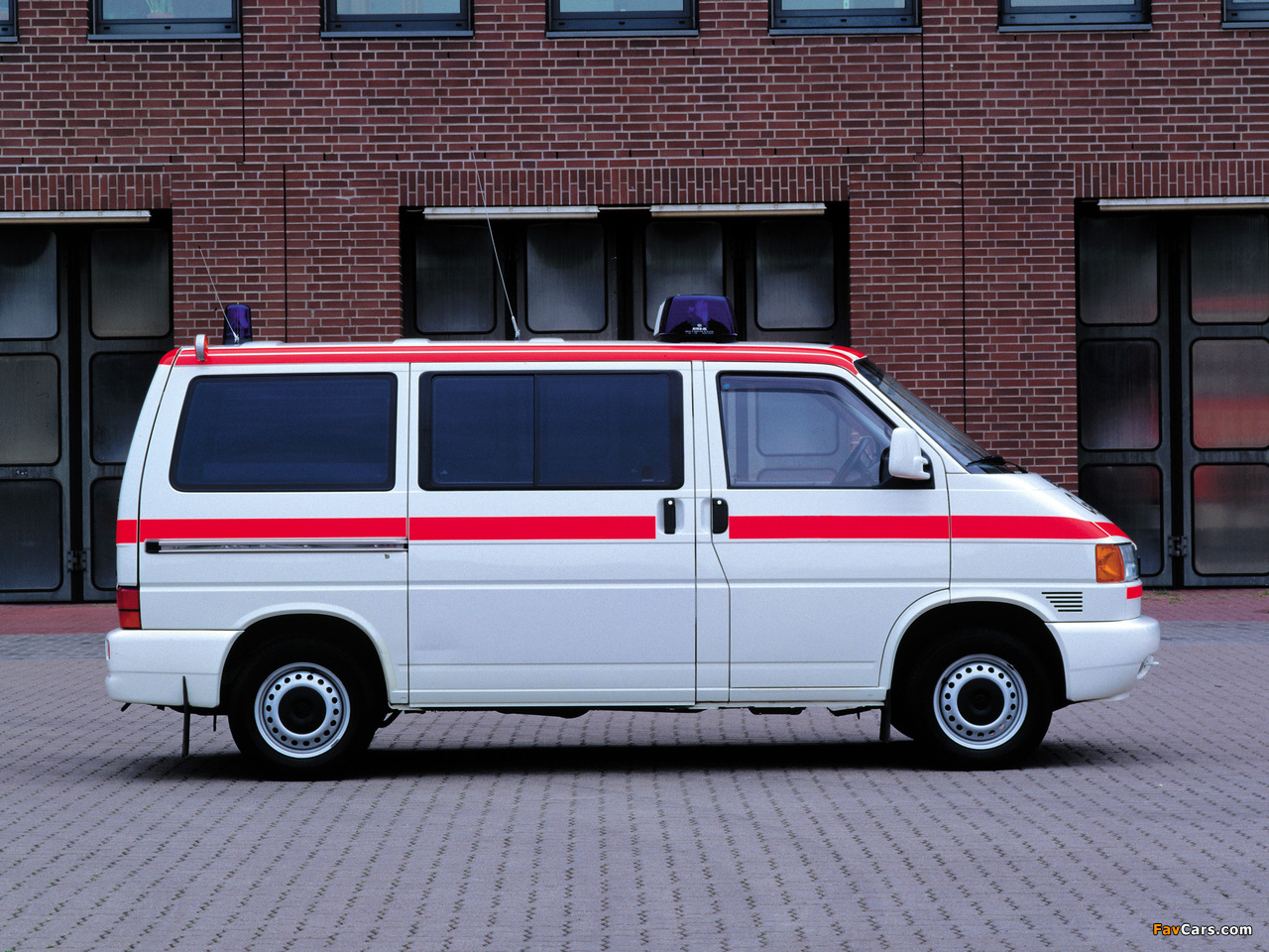 Volkswagen T4 Transporter Ambulance 1990–2003 photos (1280 x 960)