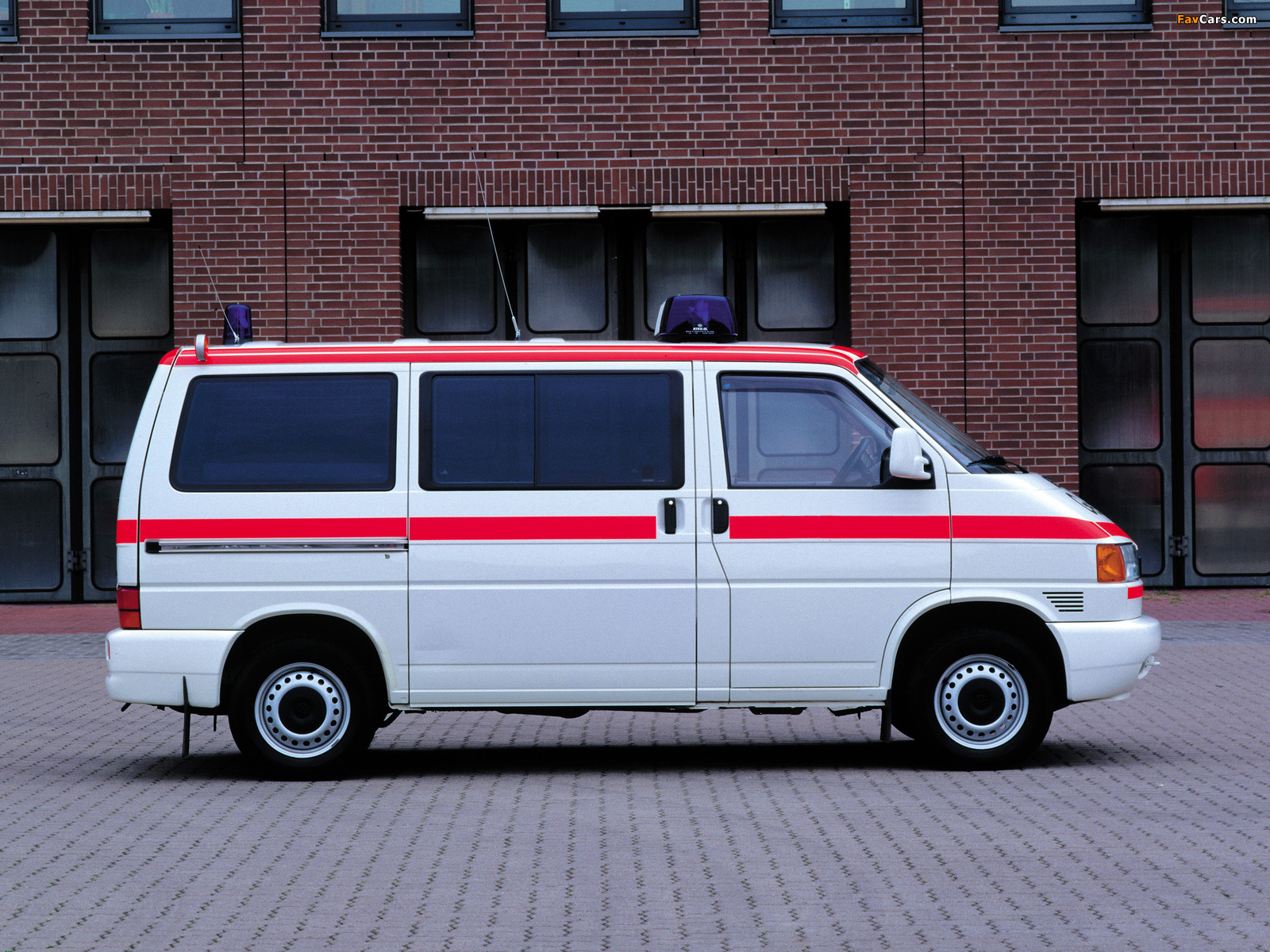 Volkswagen T4 Transporter Ambulance 1990–2003 photos (1600 x 1200)