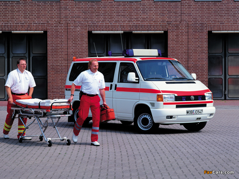 Volkswagen T4 Transporter Ambulance 1990–2003 pictures (800 x 600)