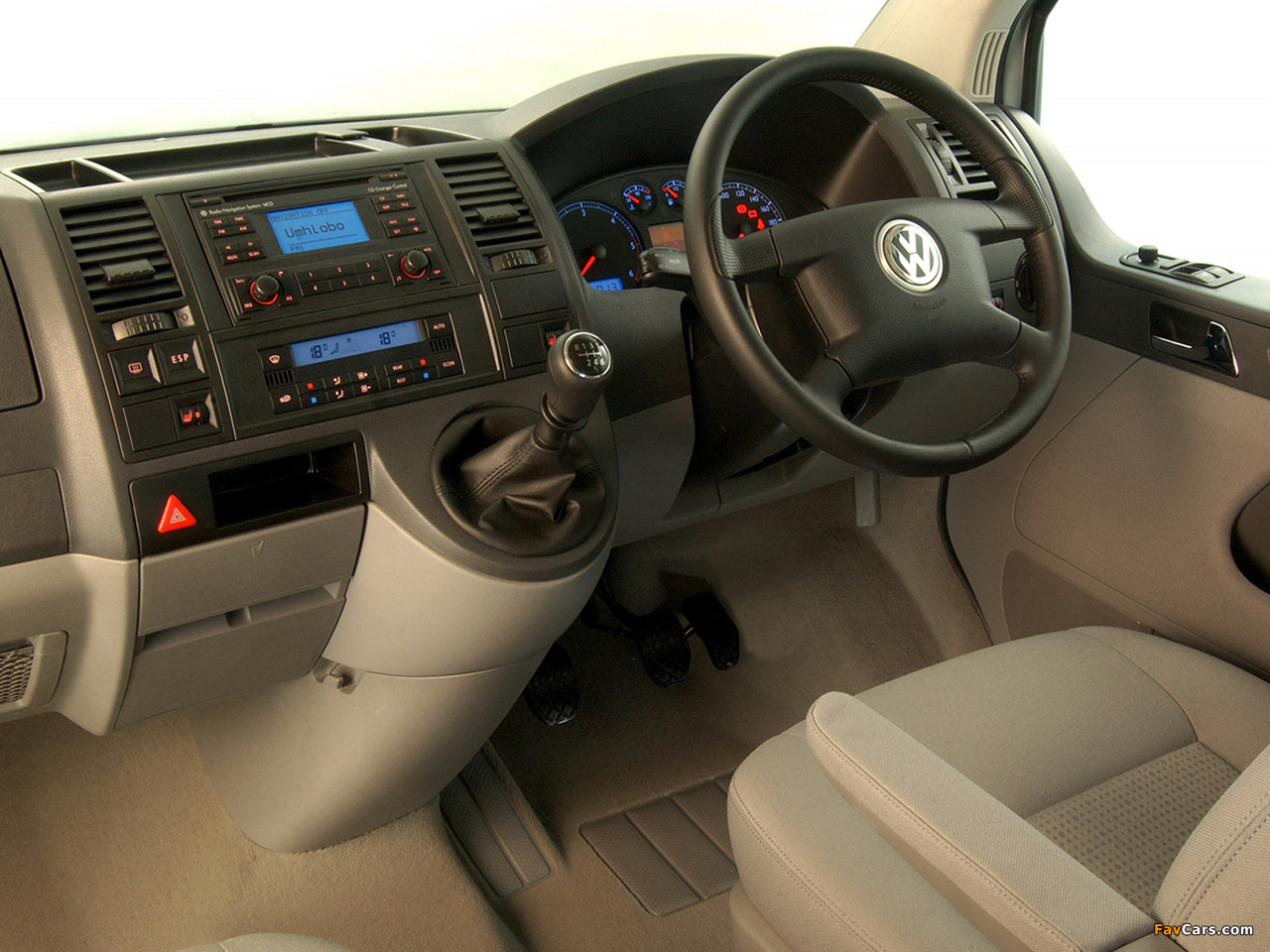 Images of Volkswagen T5 Caravelle ZA-spec 2003–09 (1280 x 960)
