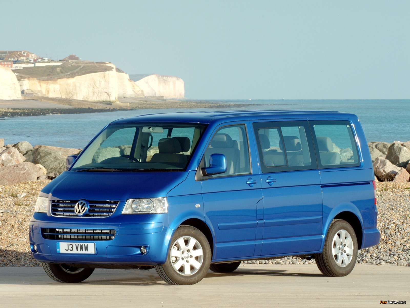 Images of Volkswagen T5 Caravelle UK-spec 2003–09 (1600 x 1200)