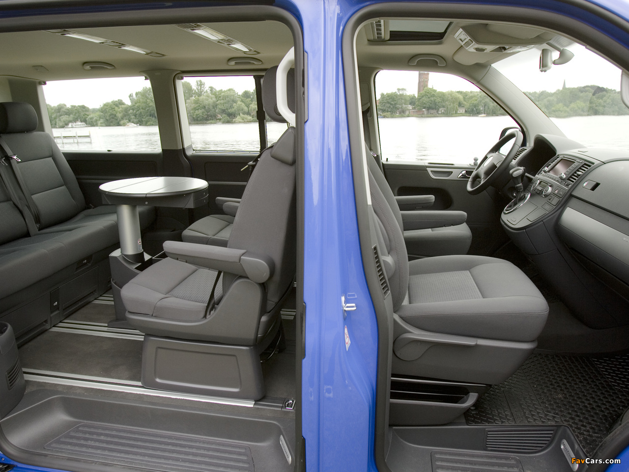 Images of Volkswagen T5 Multivan Comfortline 2003–09 (1280 x 960)