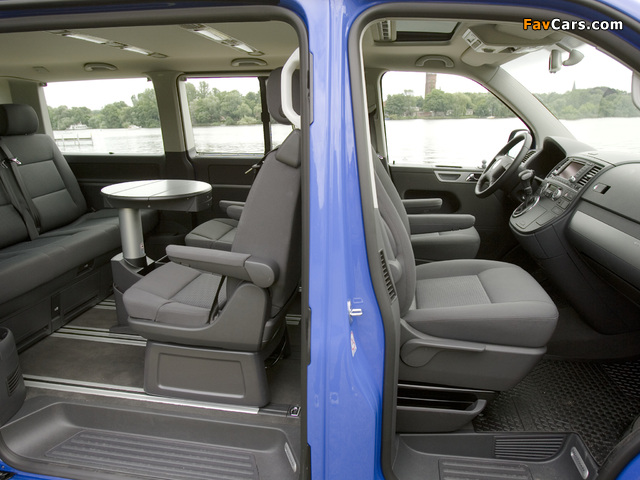Images of Volkswagen T5 Multivan Comfortline 2003–09 (640 x 480)