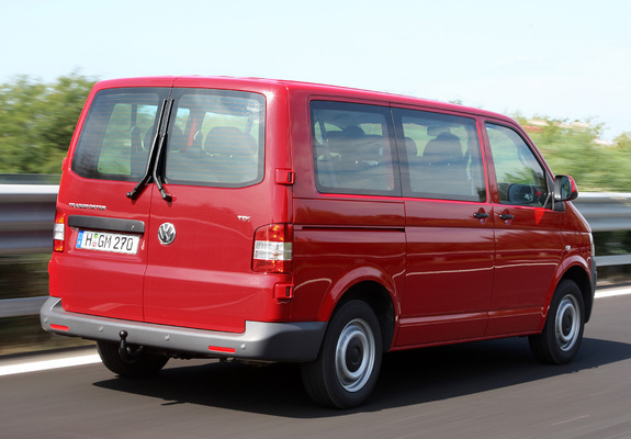 Images of Volkswagen T5 Transporter Combi 2009