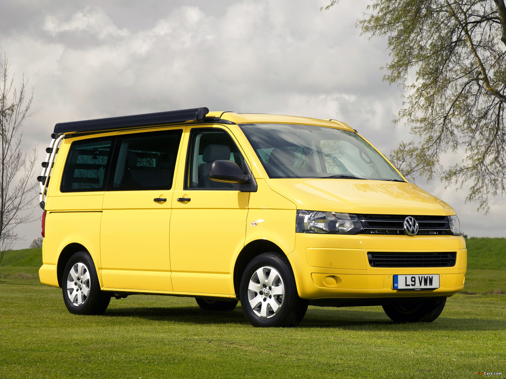 Images of Volkswagen T5 California Beach UK-spec 2009 (2048 x 1536)