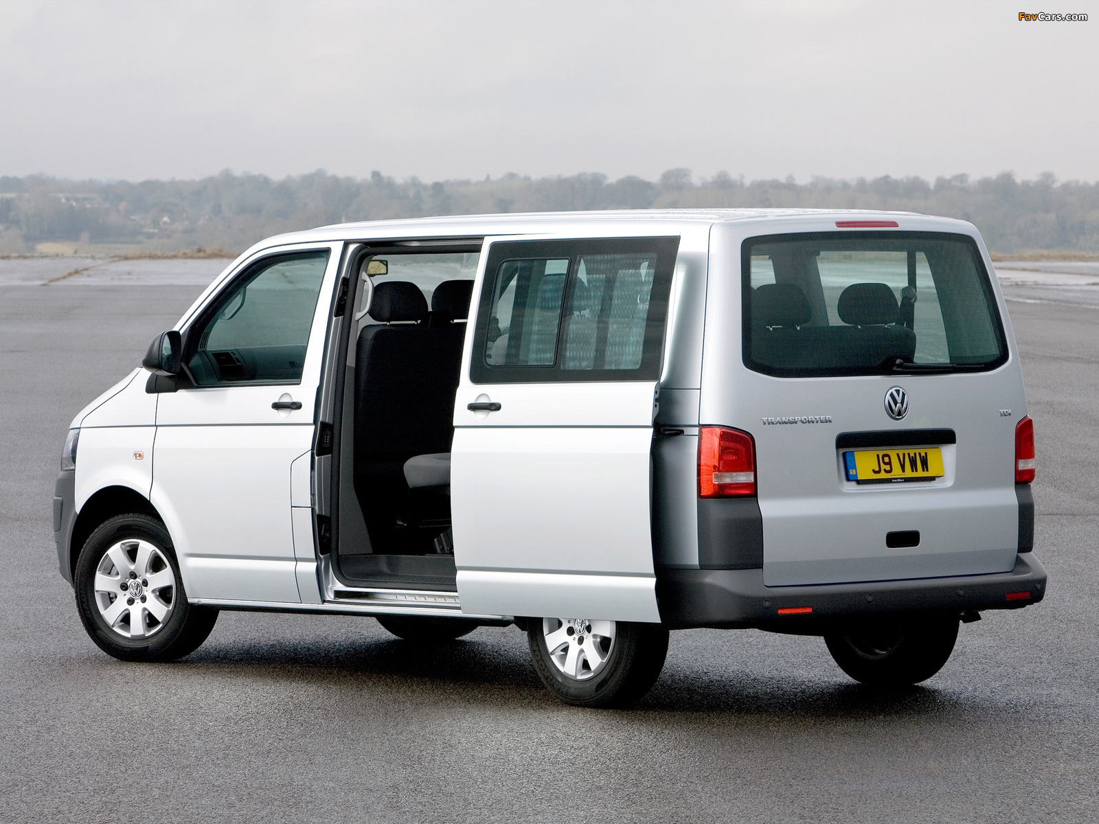 Images of Volkswagen T5 Transporter Shuffle UK-spec 2010 (1600 x 1200)