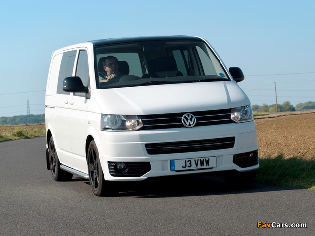 Images of Volkswagen T5 Transporter Combi Sportline UK-spec 2011 (640 x 480)