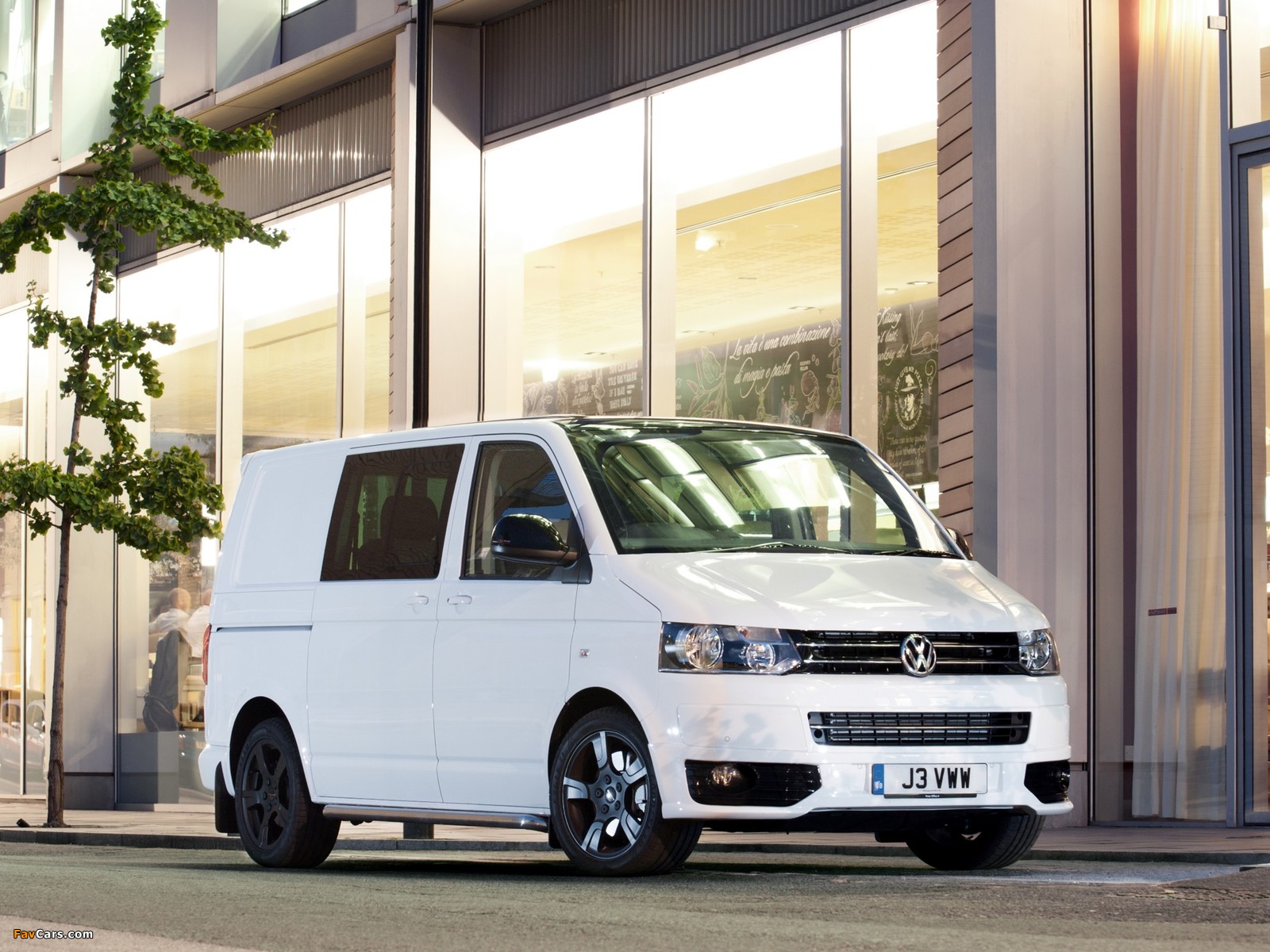 Images of Volkswagen T5 Transporter Combi Sportline UK-spec 2011 (1600 x 1200)