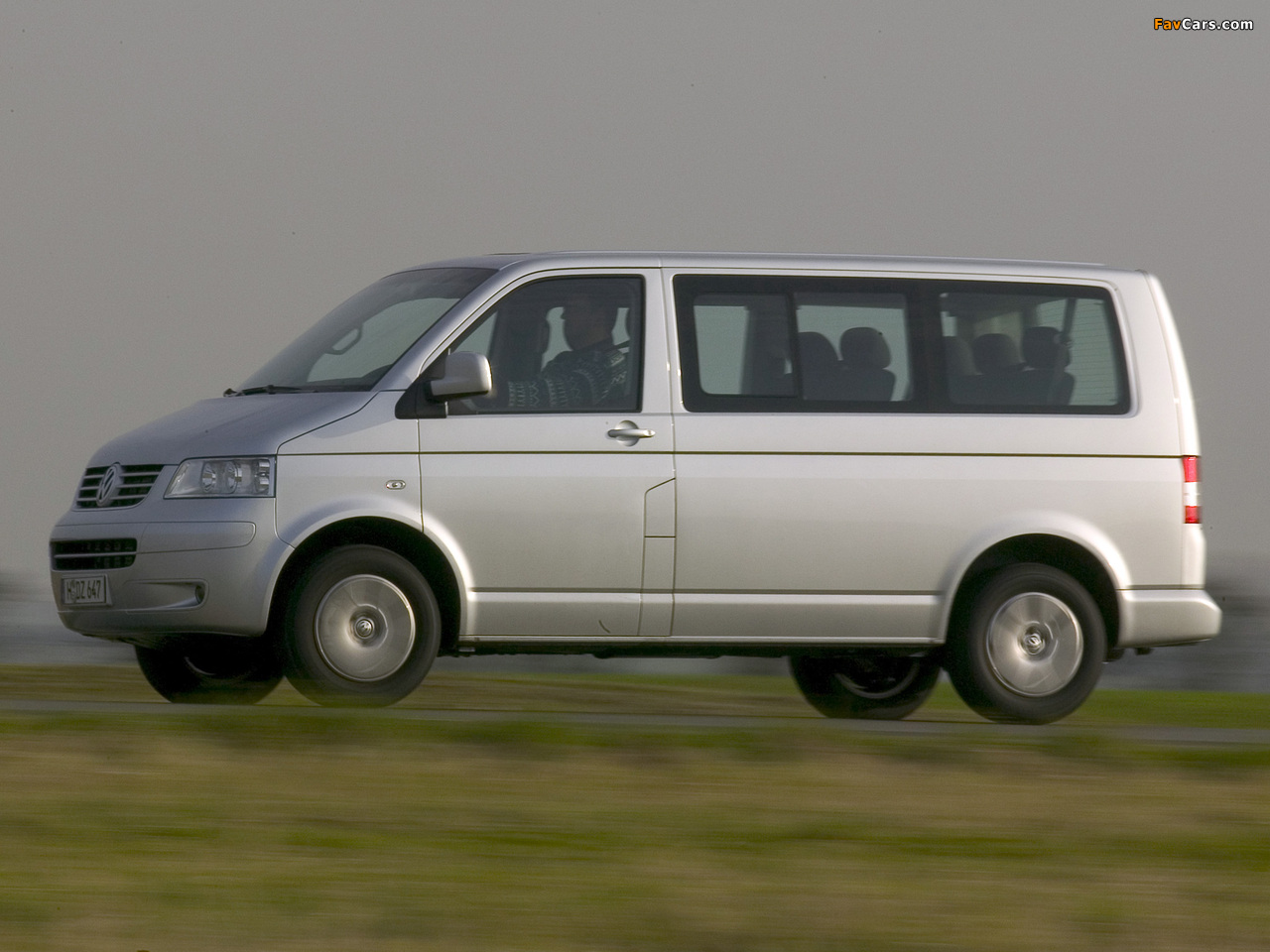 Photos of Volkswagen T5 Caravelle 2003–09 (1280 x 960)