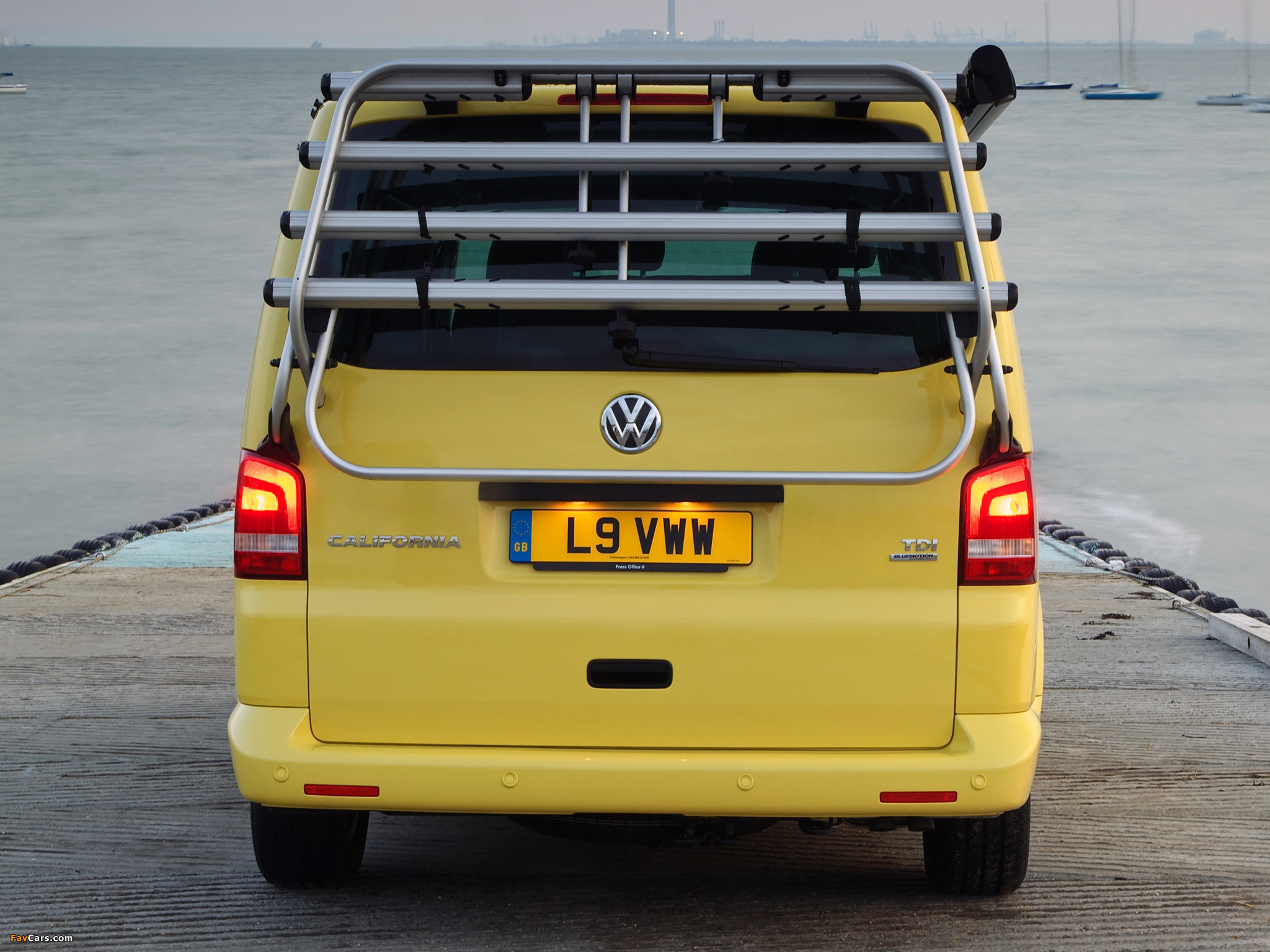 Photos of Volkswagen T5 California Beach UK-spec 2009 (2048 x 1536)