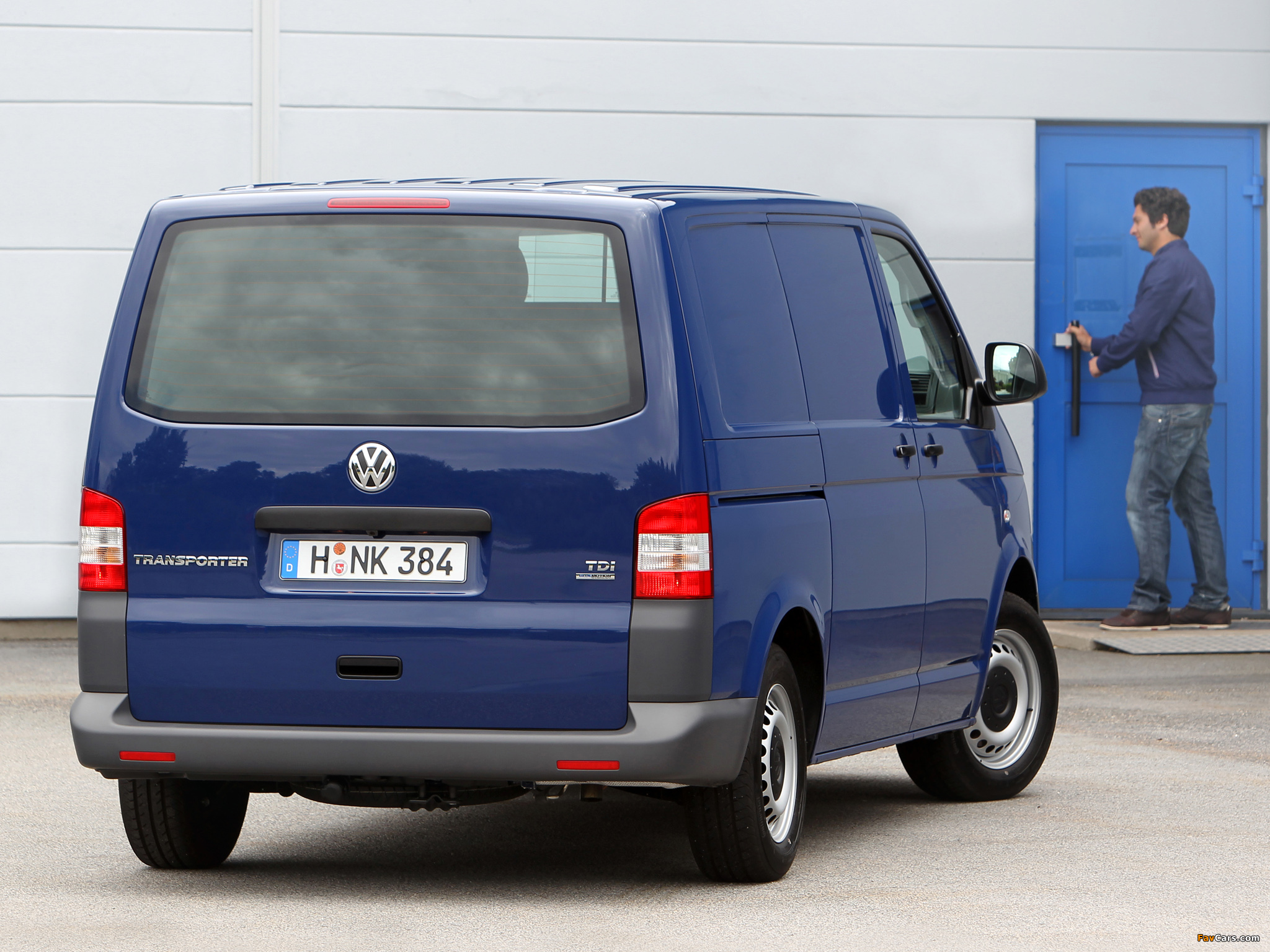 Photos of Volkswagen T5 Transporter Van 2009 (2048 x 1536)