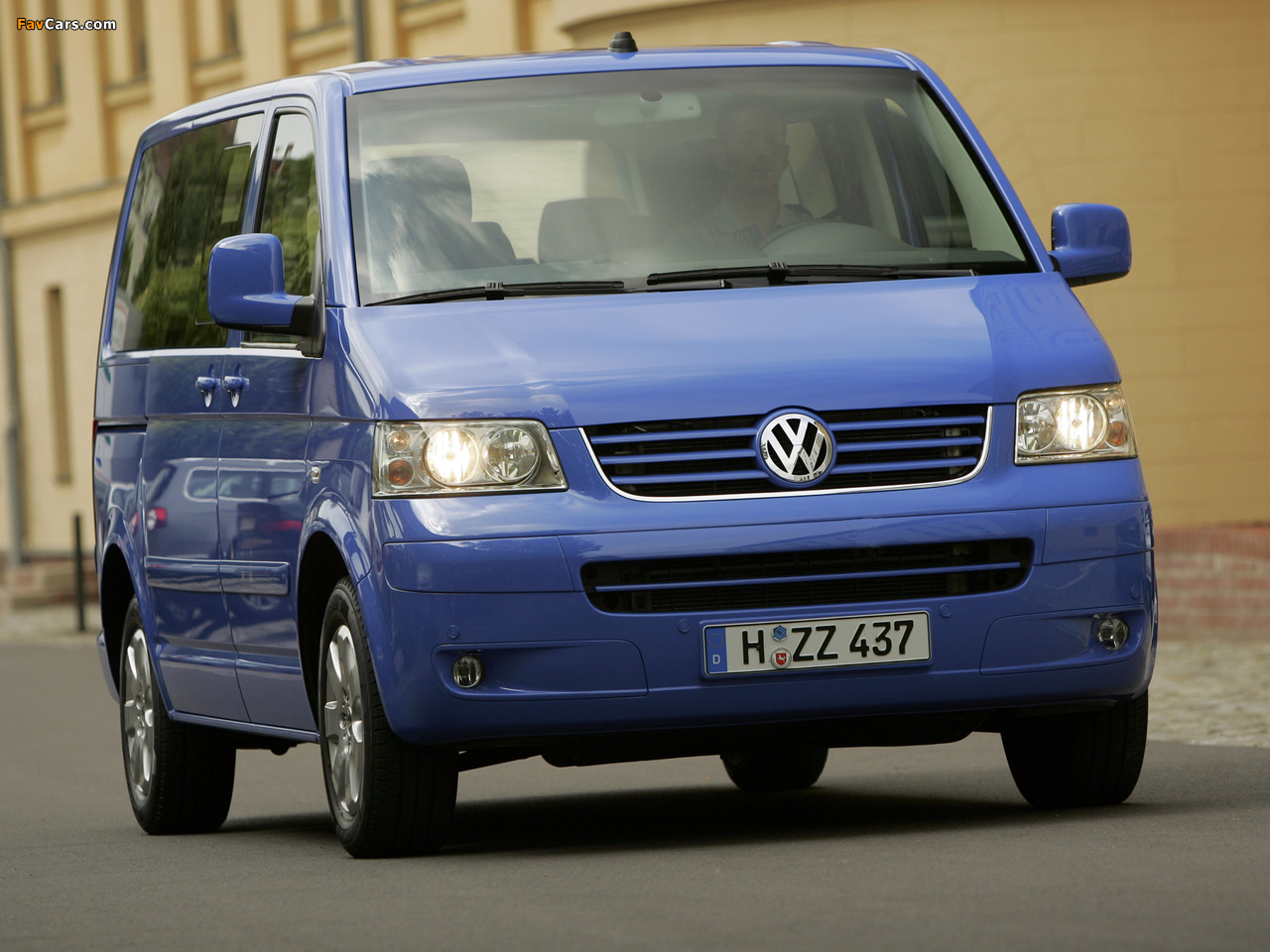Pictures of Volkswagen T5 Multivan Comfortline 2003–09 (1280 x 960)