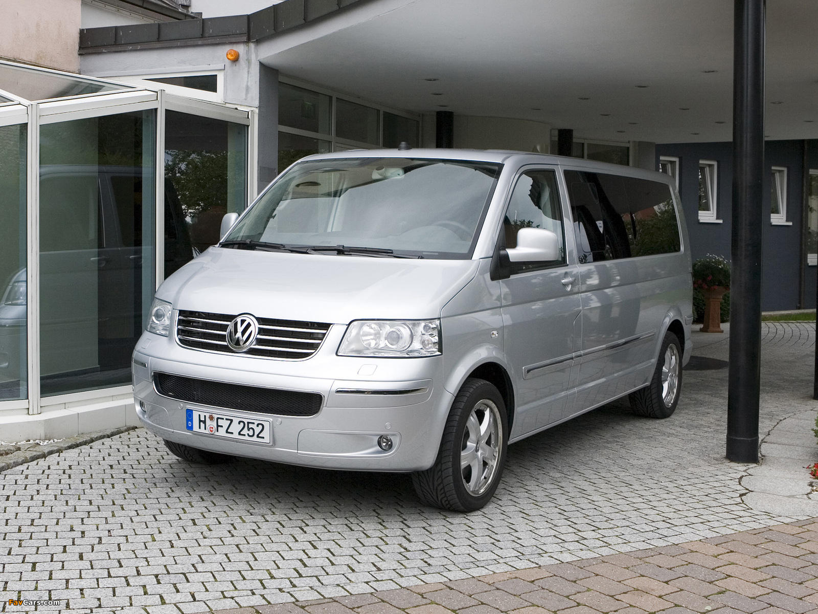 Pictures of Volkswagen T5 Multivan Business 2003–09 (1600 x 1200)
