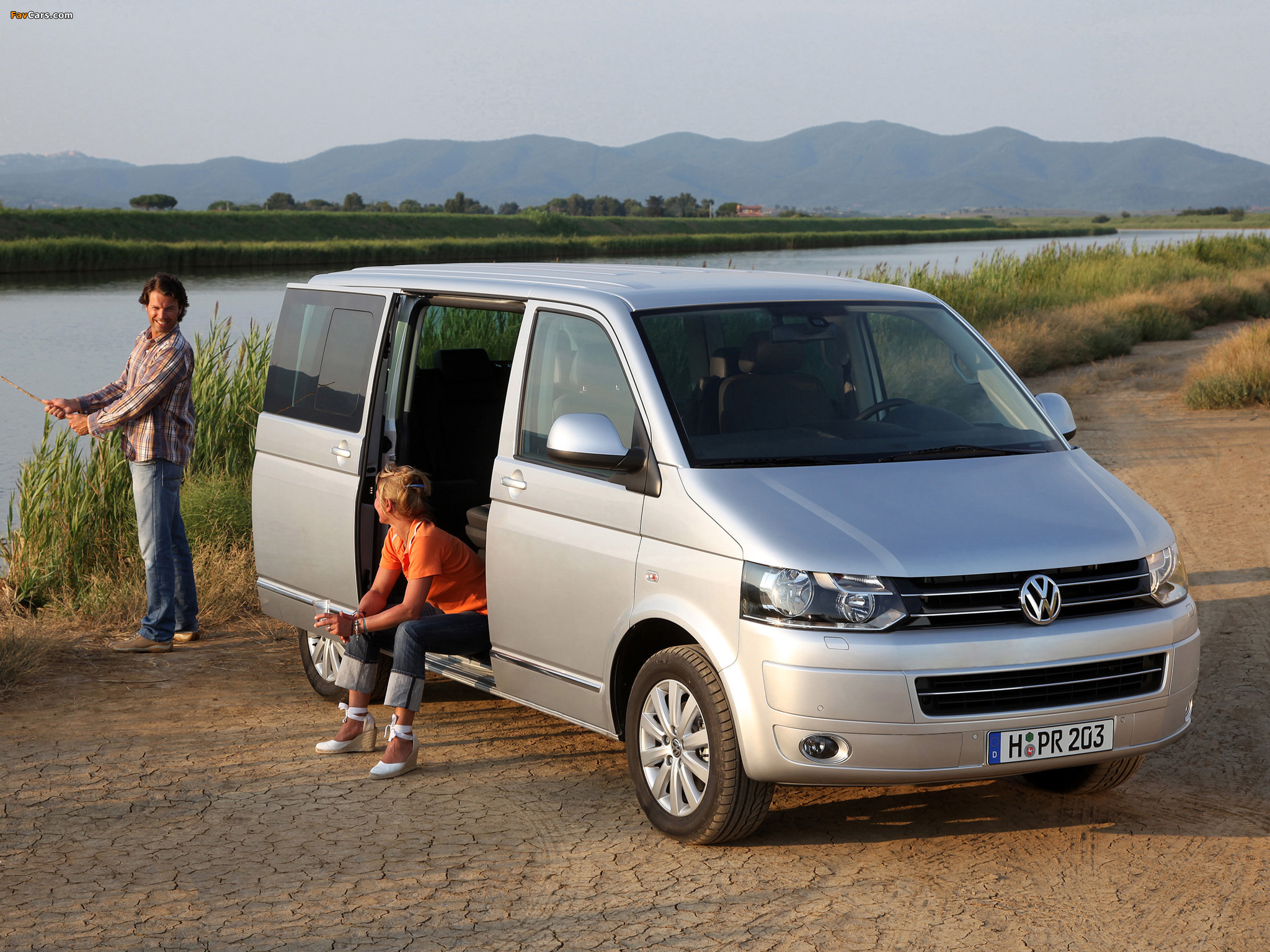 Pictures of Volkswagen T5 Multivan Highline 2009 (2048 x 1536)