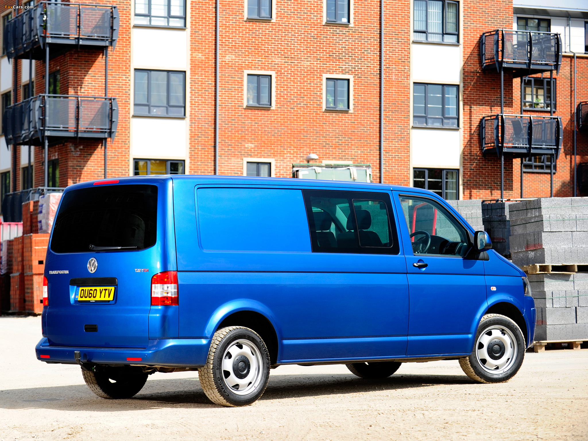 Pictures of Volkswagen T5 Transporter Combi UK-spec 2010 (2048 x 1536)