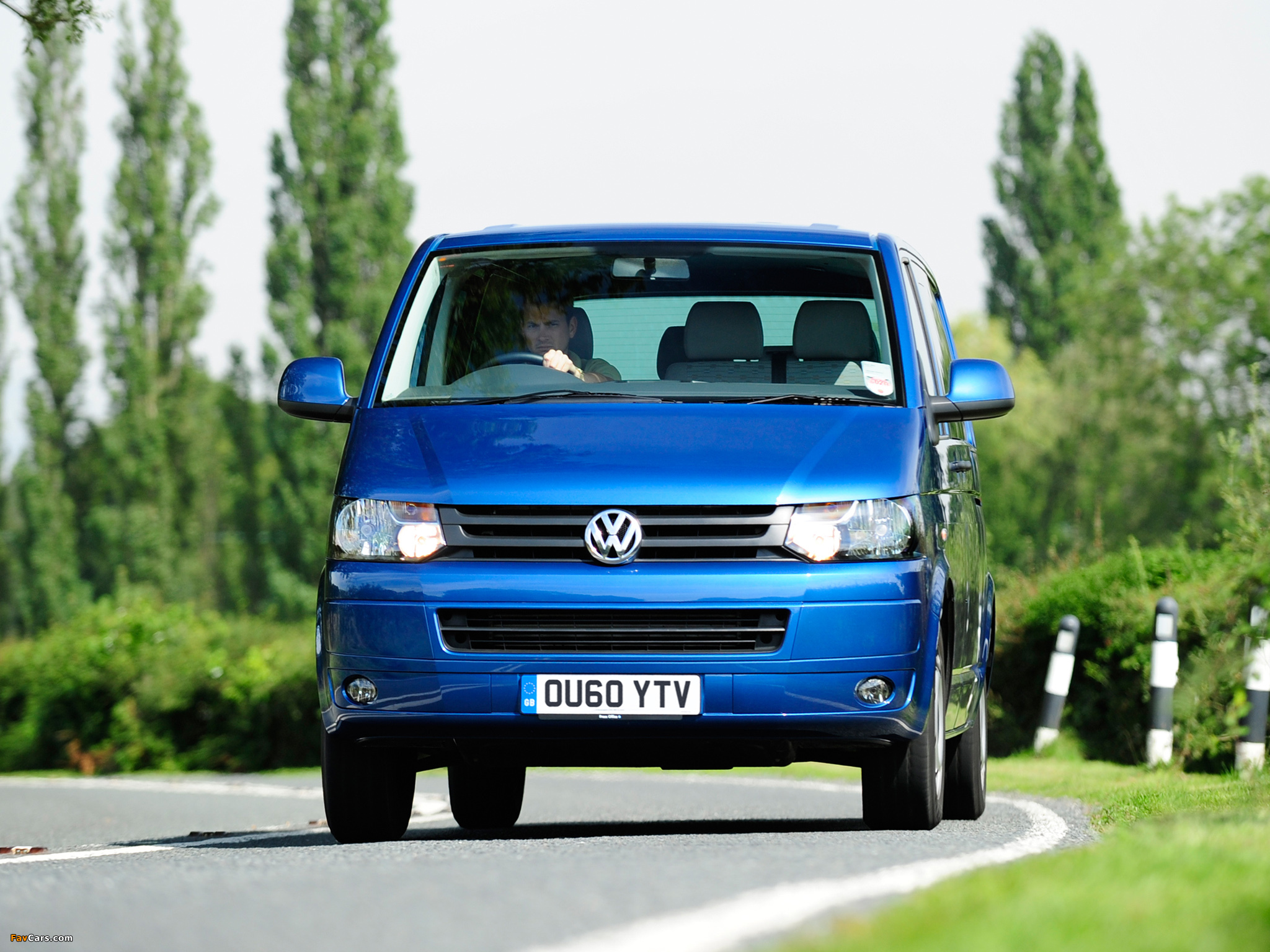 Pictures of Volkswagen T5 Transporter Combi UK-spec 2010 (2048 x 1536)