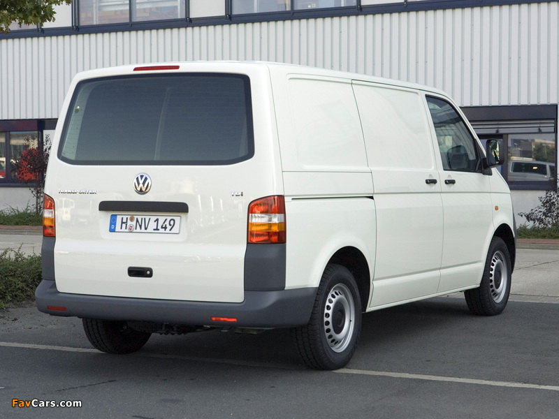 Volkswagen T5 Transporter Van 2003–09 pictures (800 x 600)
