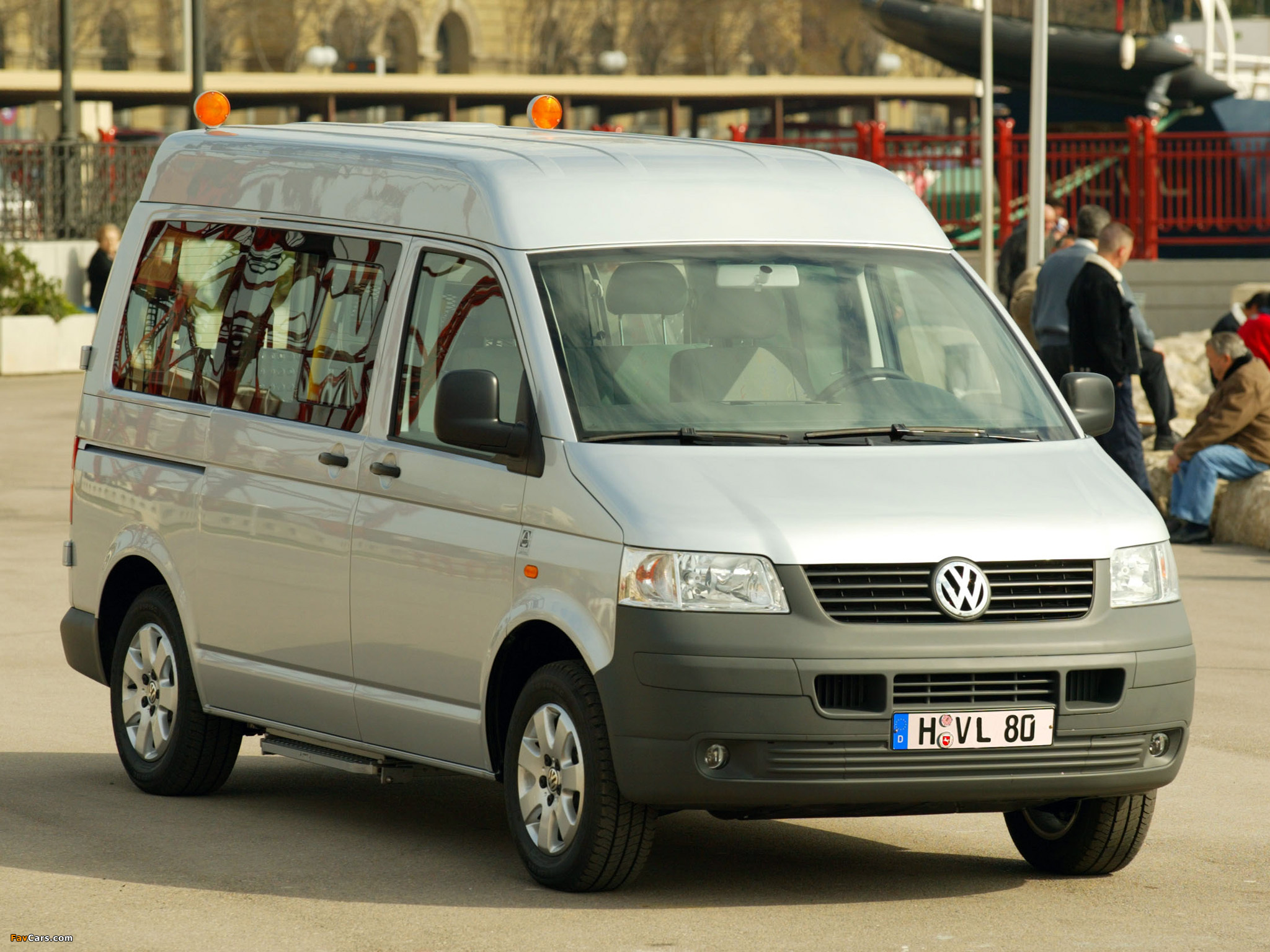 Volkswagen T5 Transporter Medium High Roof 2003–09 wallpapers (2048 x 1536)