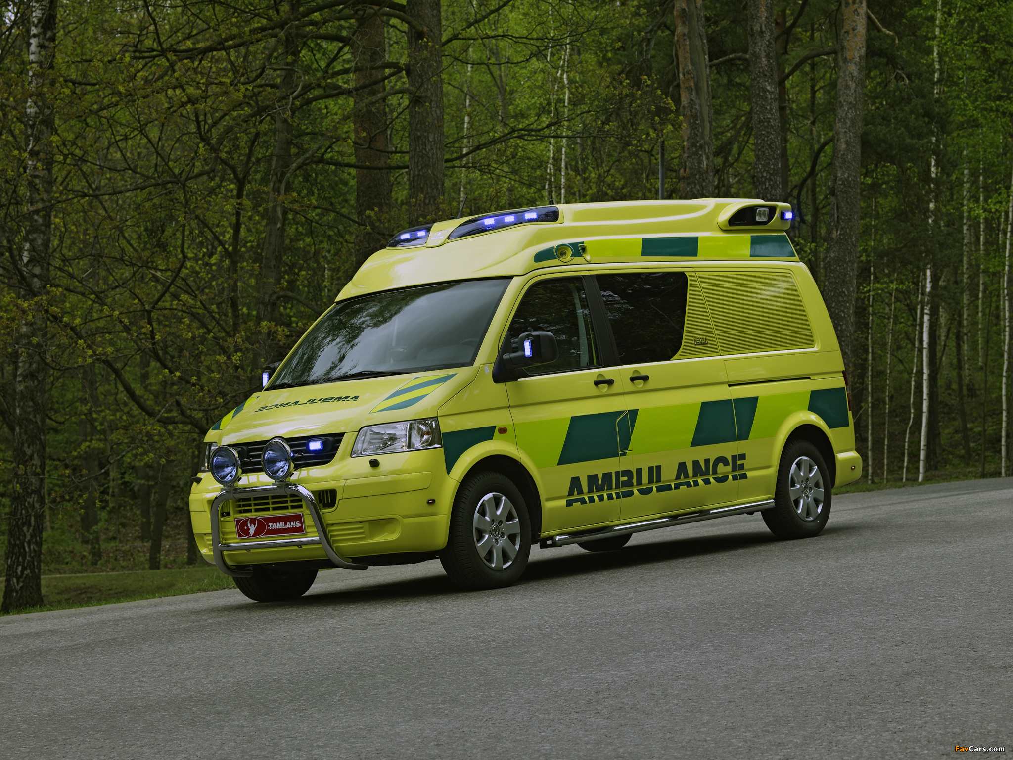 Tamlans Volkswagen T5 Ambulance 2003–09 wallpapers (2048 x 1536)