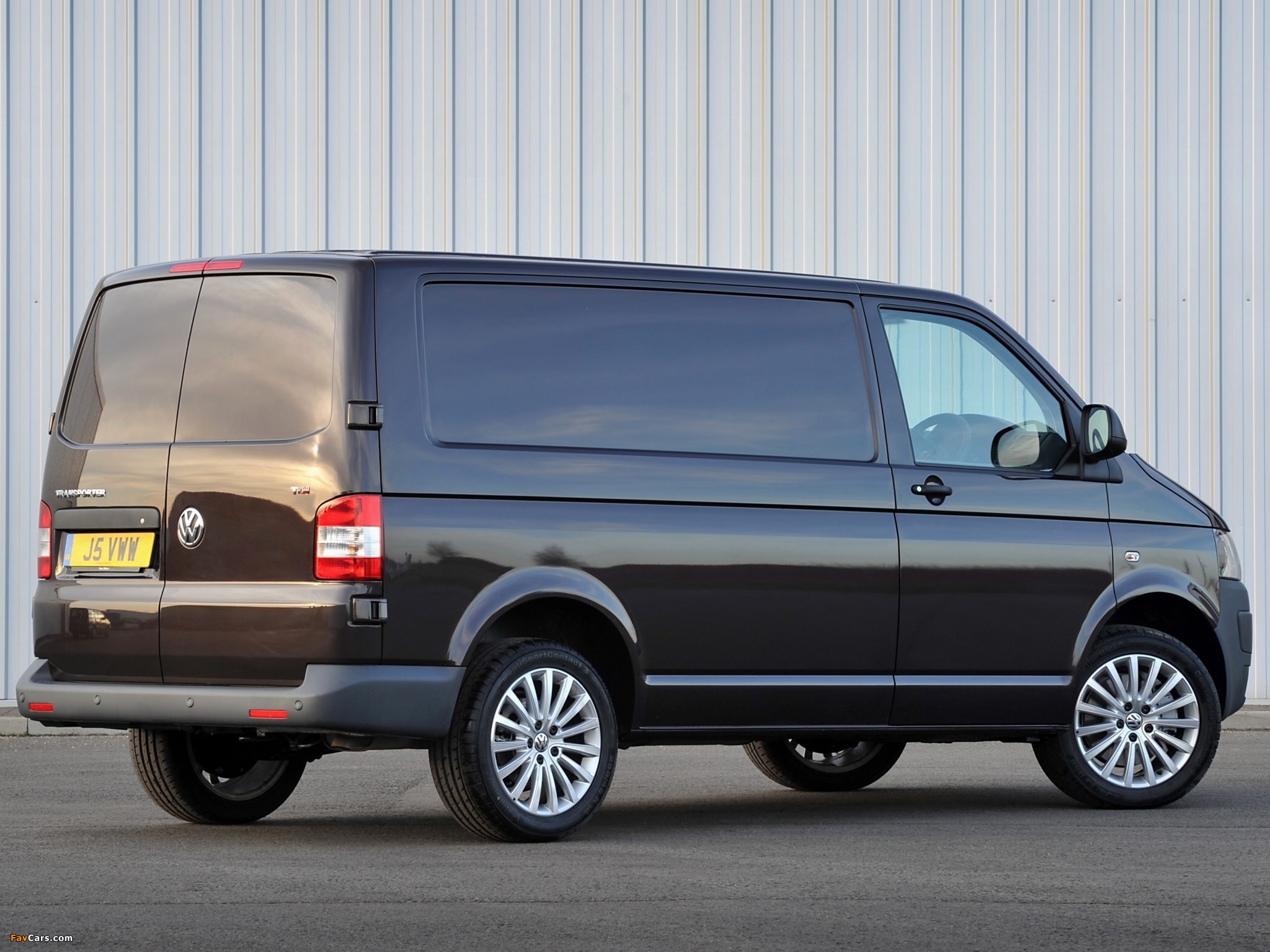 Volkswagen T5 Transporter Van UK-spec 2009 photos (2048 x 1536)