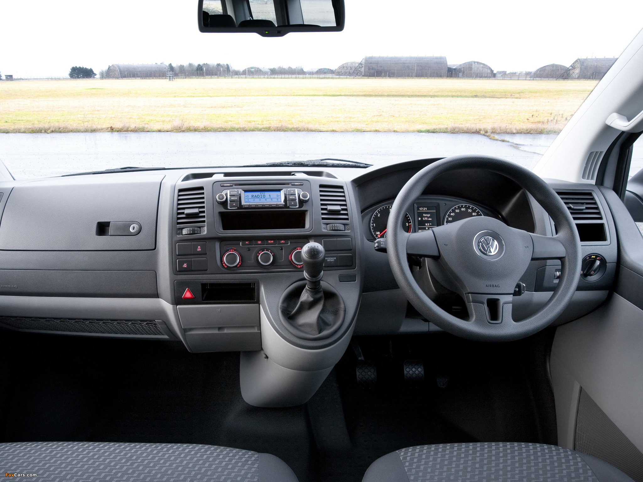 Volkswagen T5 Transporter Shuffle UK-spec 2010 images (2048 x 1536)