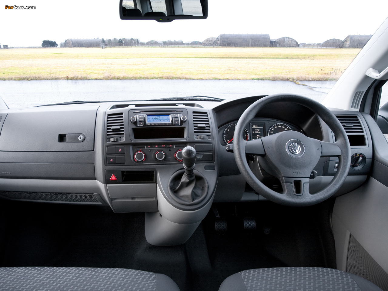 Volkswagen T5 Transporter Shuffle UK-spec 2010 images (1280 x 960)