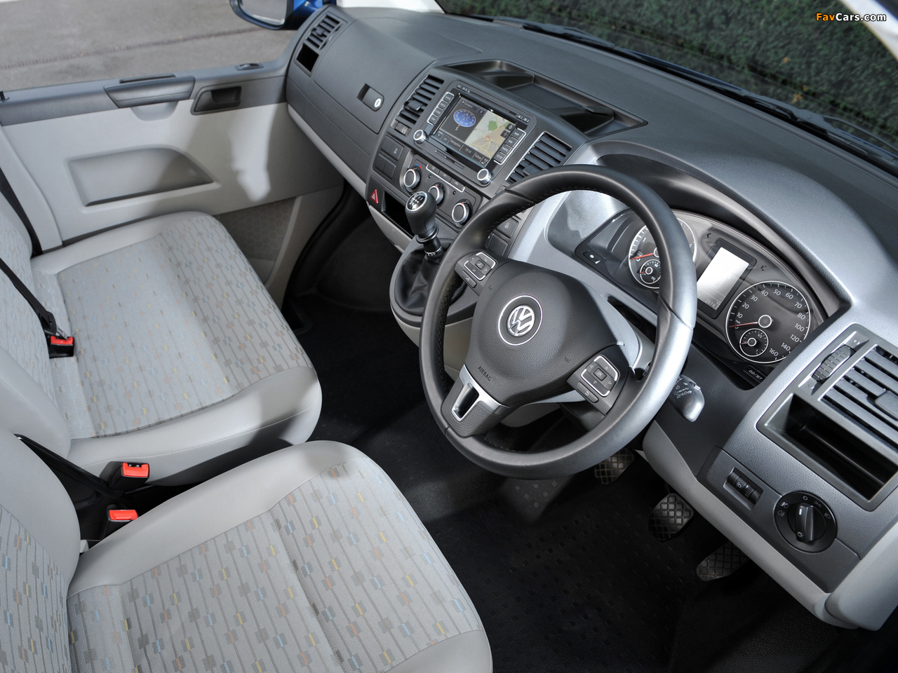 Volkswagen T5 Transporter Combi UK-spec 2010 pictures (1280 x 960)