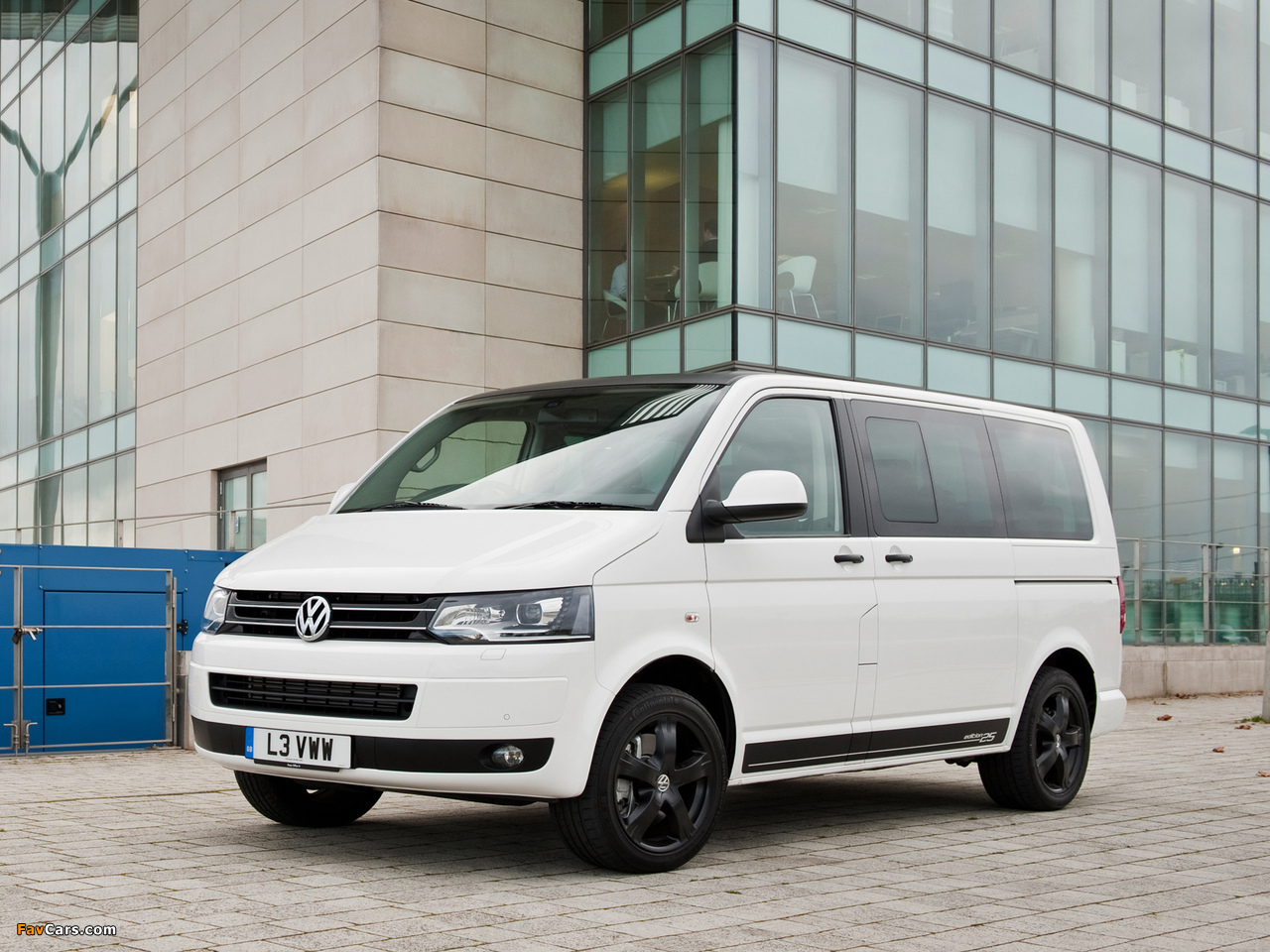 Volkswagen T5 Caravelle Edition 25 UK-spec 2010 pictures (1280 x 960)