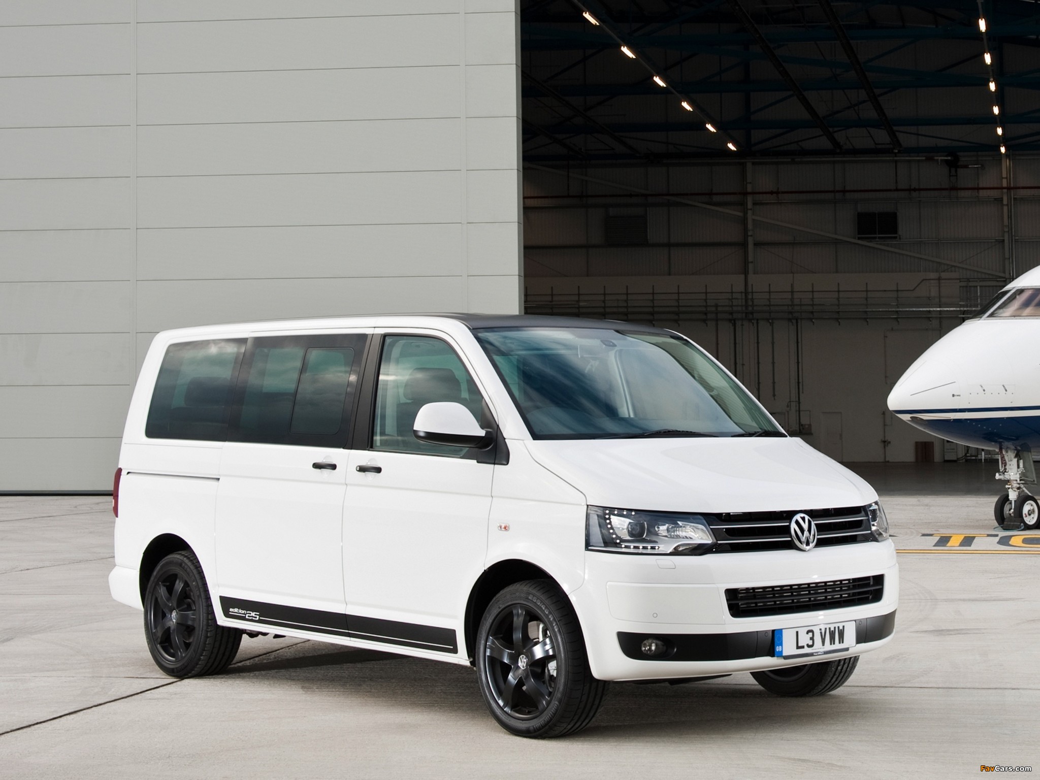 Volkswagen T5 Caravelle Edition 25 UK-spec 2010 wallpapers (2048 x 1536)