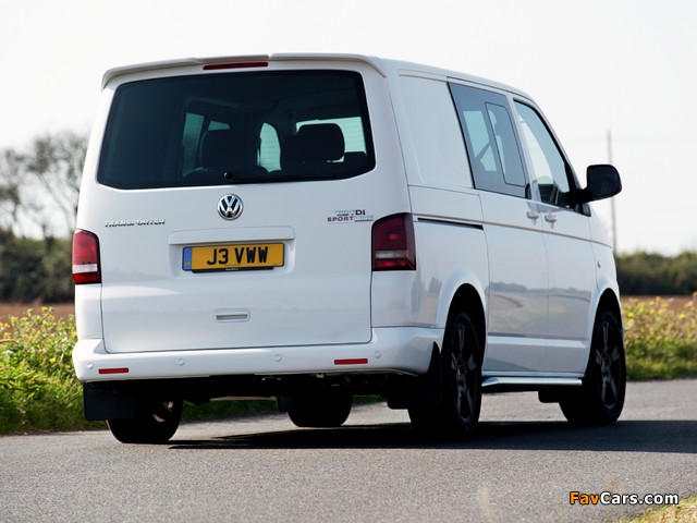 Volkswagen T5 Transporter Combi Sportline UK-spec 2011 images (640 x 480)