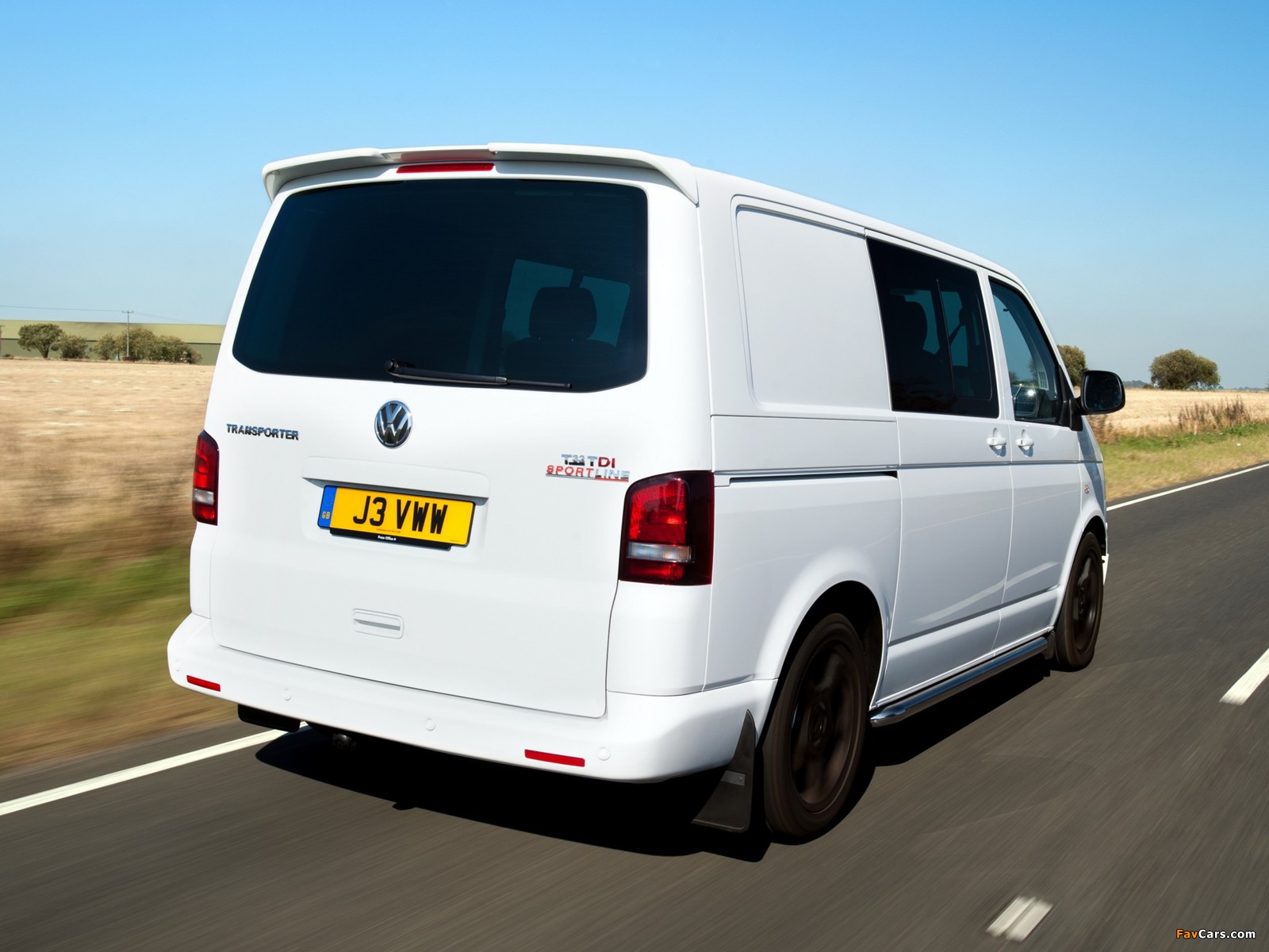 Volkswagen T5 Transporter Combi Sportline UK-spec 2011 wallpapers (1600 x 1200)