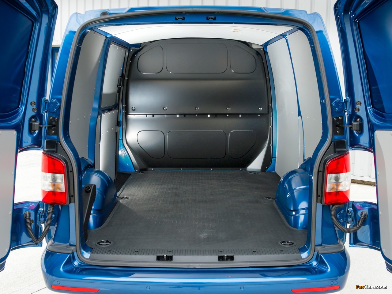 Volkswagen T5 Transporter BlueMotion Van UK-spec 2012 photos (1280 x 960)