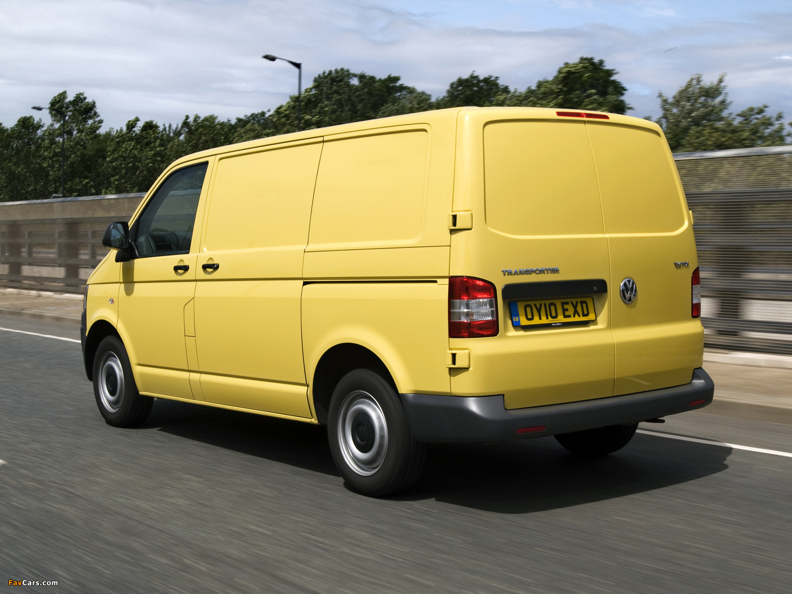 Volkswagen T5 Transporter Van UK-spec 2009 wallpapers (1600 x 1200)