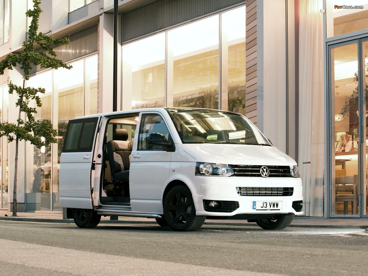 Volkswagen T5 Transporter Combi Sportline UK-spec 2011 wallpapers (1280 x 960)