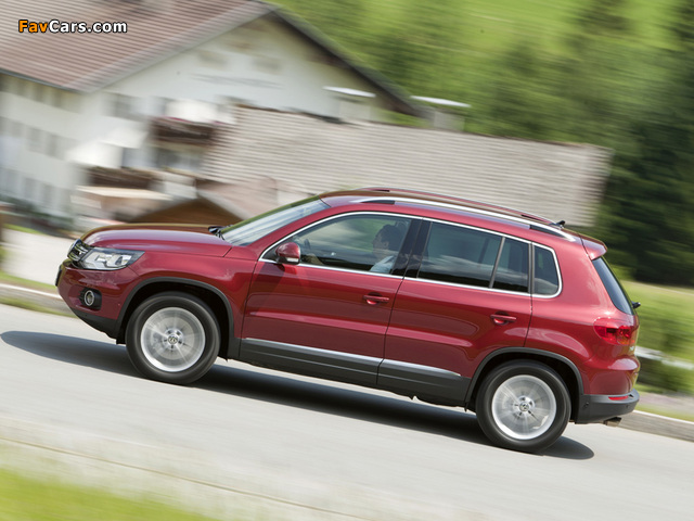 Images of Volkswagen Tiguan Track & Style 2011 (640 x 480)