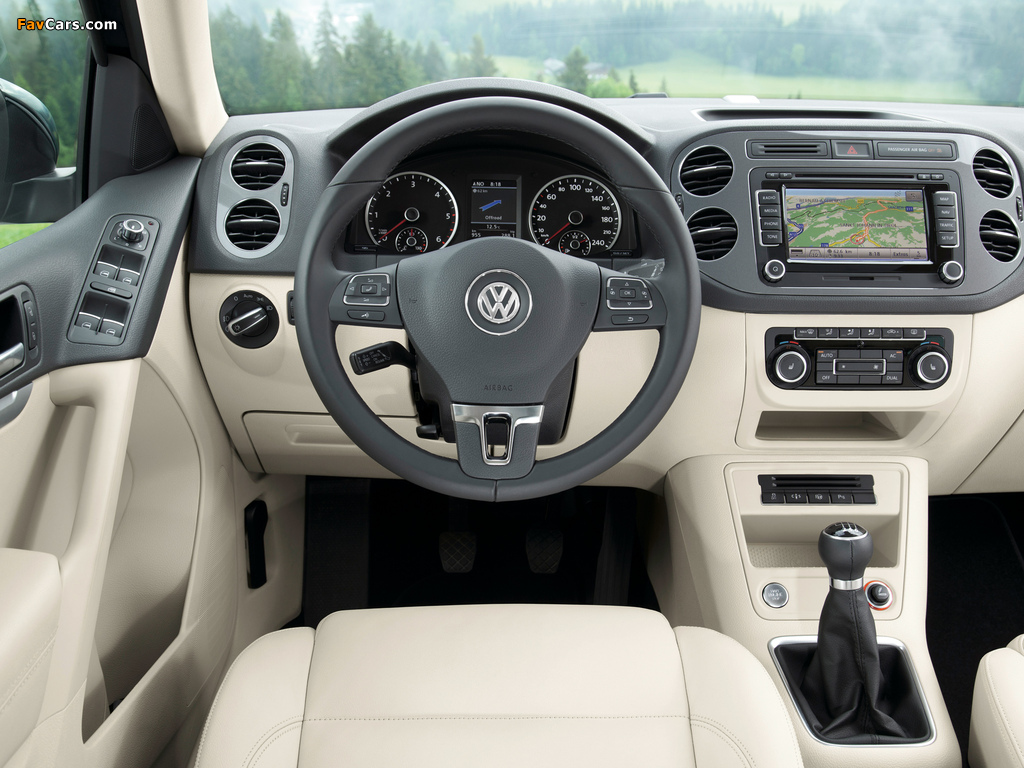 Images of Volkswagen Tiguan Sport & Style 2011 (1024 x 768)