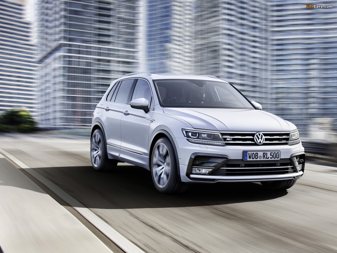 Images of Volkswagen Tiguan R-Line 2016 (1280 x 960)