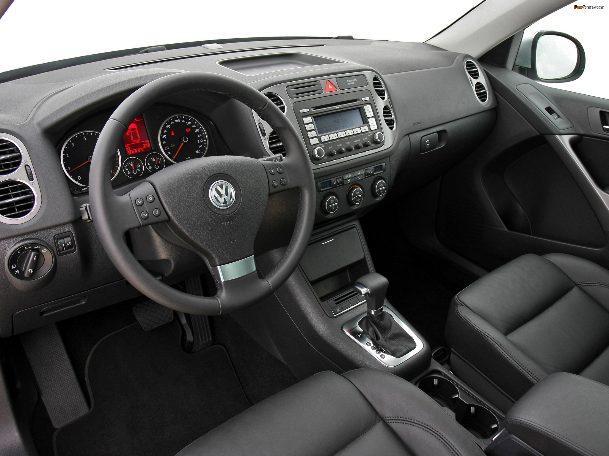 Photos of Volkswagen Tiguan 2008–11 (2048 x 1536)