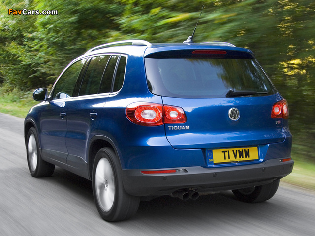 Photos of Volkswagen Tiguan UK-spec 2008–11 (640 x 480)